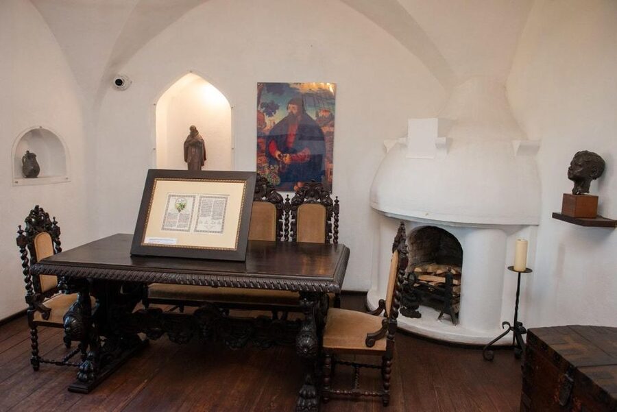 From Bucharest: Brasov Peles & Dracula's Castle Day Tour - Practical plan for a smoother day