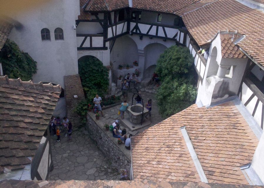 From Bucharest: Day Trip to Dracula and Peles Castle - Leaving Bucharest through the Prahova Valley