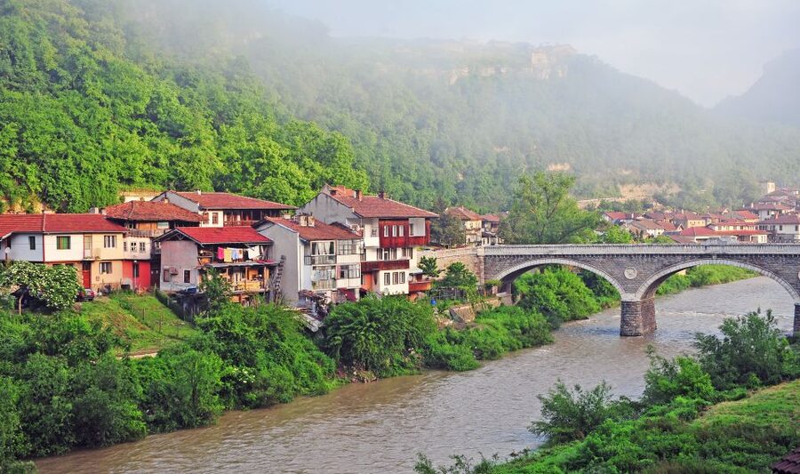 From Bucharest: Full-Day Trip to Bulgaria - Free Time in Veliko Tarnovo