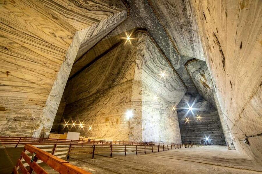 From Bucharest: Private Tour Salina Slanic: Salt Palace - Food and family activities below ground