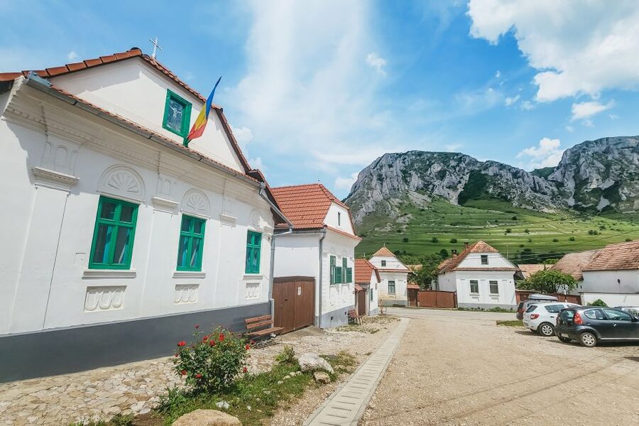 From Cluj: Turda Salt Mine, Gorge, and Remetea Full-Day Trip - Rimetea and the rhythm of village life