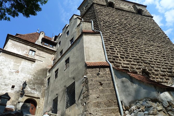 Guided visit in Spanish to the Castle of Dracula in Bran (native Spanish guide). - Who will get the most from this short tour