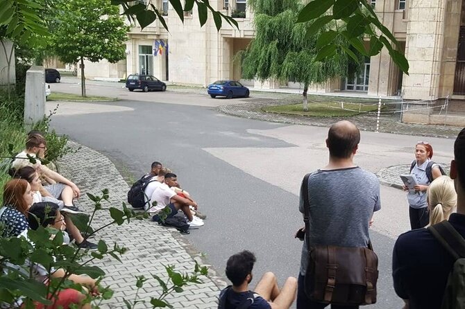 Life in Communism - Calea Victoriei: reading change along a major avenue