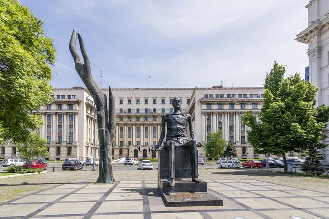 Life in Communist Bucharest: Self-Guided Puzzle Quest - The National Art Museum and a paid-entry choice