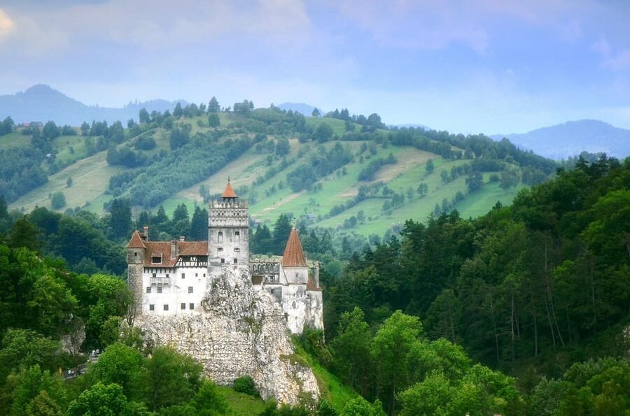 Minivan 8: Peles & Dracula's Castle and Brasov Full-Day Trip - Brașov’s old center and the Black Church