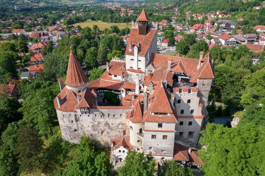 Minivan 8: Peles & Dracula's Castle and Brasov Full-Day Trip - Food, timing, and what to carry