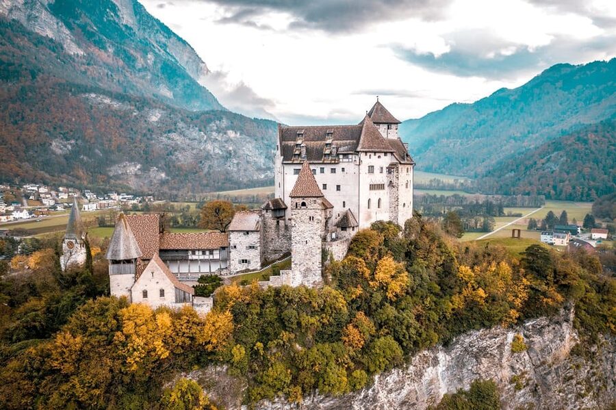 Minivan 8 Places : Dracula Castle, Peles, & Brasov Day Tour - Key points to know before booking
