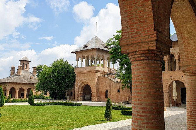 Mystical Monasteries, Dracula's Tomb and Mogosoaia Lake Palace - Private Tour - Mogosoaia Palace and the Brancovenesc style