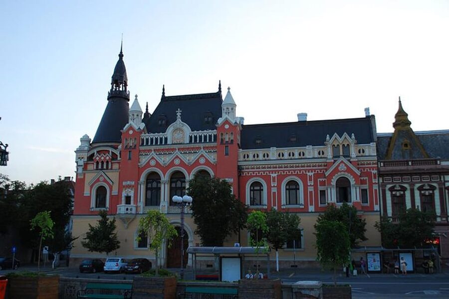 Oradea city tour - The Orthodox Synagogue, the tour’s longest city-center stop