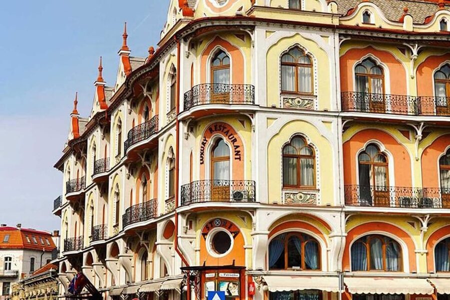Oradea city tour - Starting in Piața Unirii