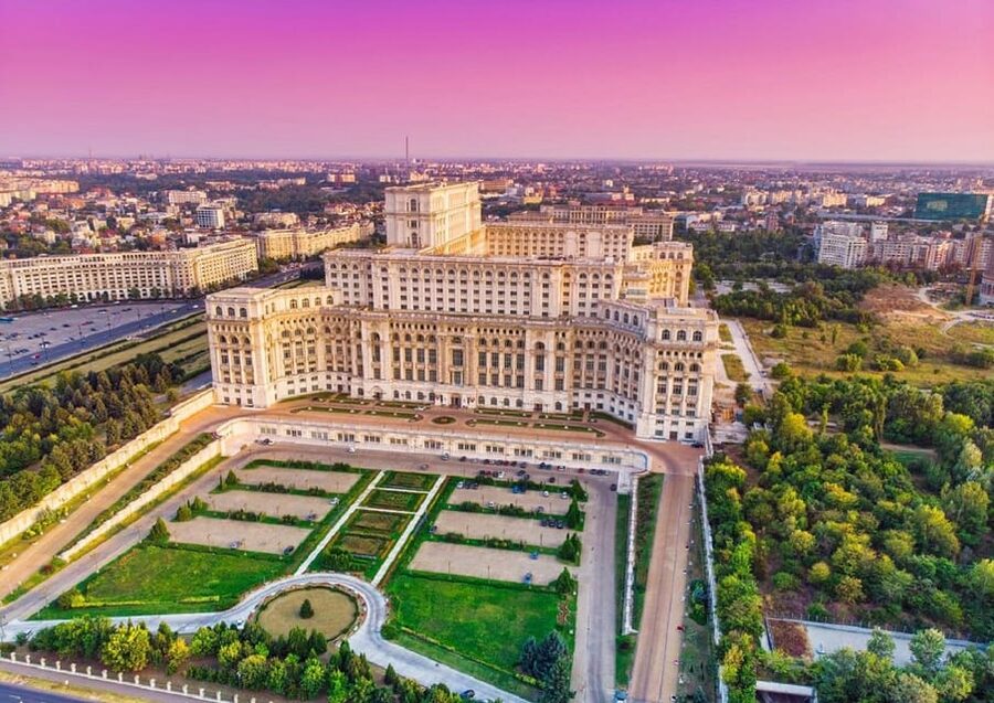 Palace of the Parliament, Village Museum & Ceaușescu Mansion - Ceaușescu Mansion: The Private Side of the Regime