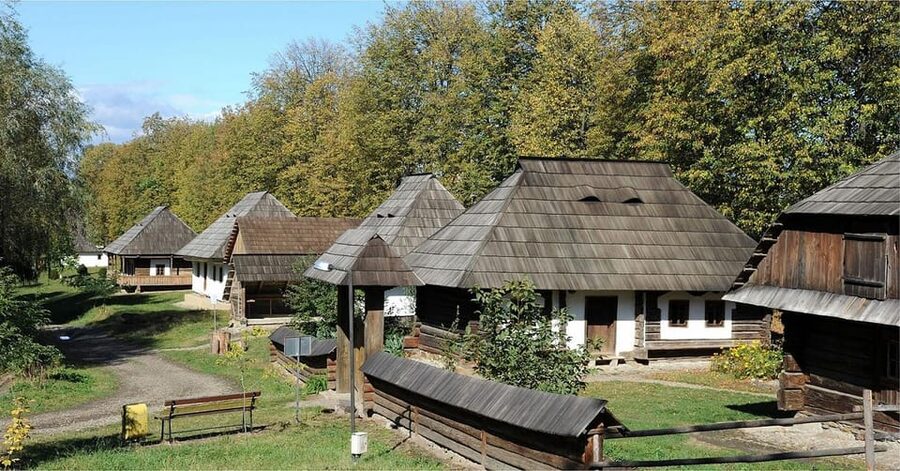 Palace of the Parliament, Village Museum & Ceaușescu Mansion - What the Guide Adds