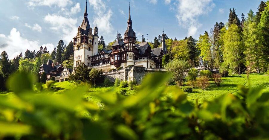 Peles & Cantacuzino Castles: Gourmet Wine & Cultural trip - A quiet pause at Sinaia Monastery