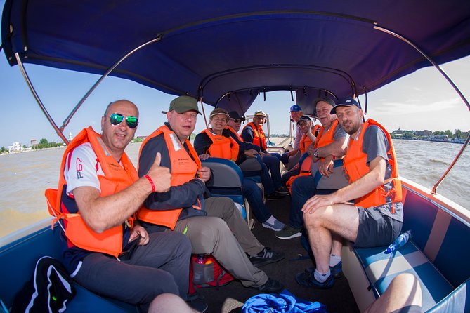 PRIVATE 4-5h speedboat tour to the village Mila23 - One hour in Mila 23