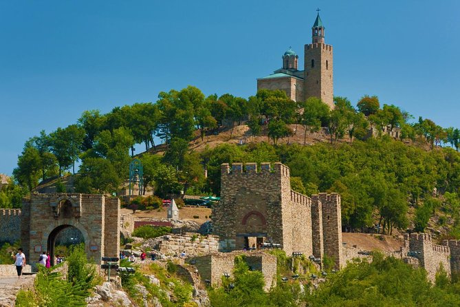 Private Day Trip to Bulgaria and Veliko Tarnovo from Bucharest - Tsarevets Fortress and the climb above the valley