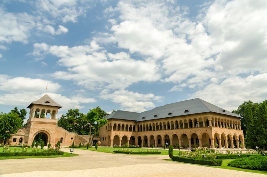 Private Half Day Trip to Snagov Monastery & Mogosoaia - Should you book the Snagov and Mogosoaia tour?