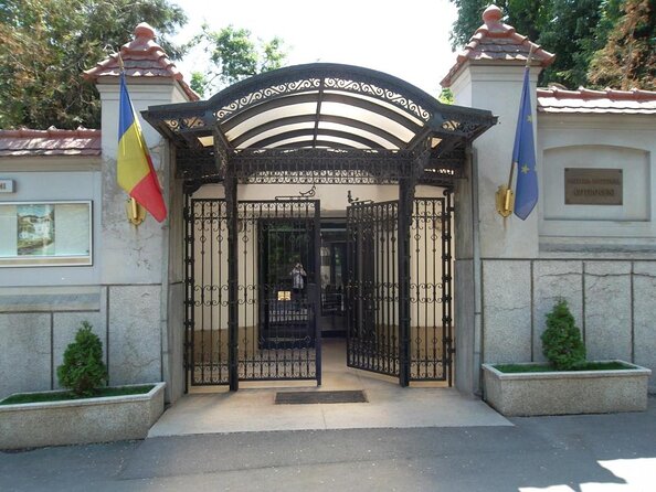 Private: RedPatrol Bucharest Contrasts Tour in a Vintage Car - Key things to know before booking