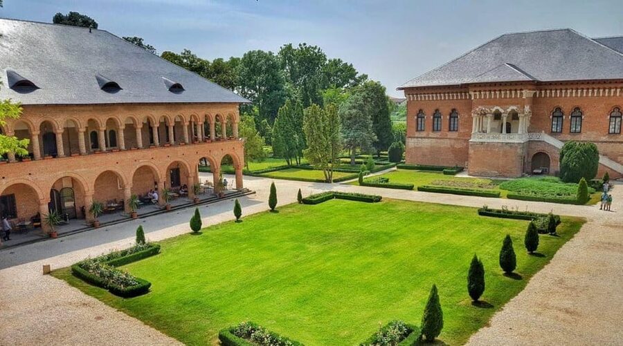 Private Tour from Bucharest to Dracula's tomb and Mogosoaia - Should you book this private Snagov and Mogosoaia tour?