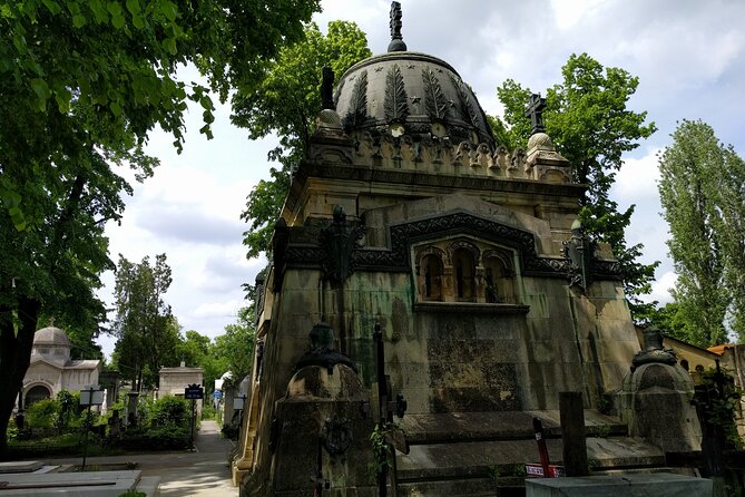 Quest Experience in Bellu Cemetery Bucharest - The route through notable tombs and works of art