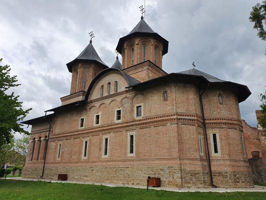 Real Dracula Princely Court and Real Dracula's Fortress - Curtea de Argeș and Romania’s royal memory