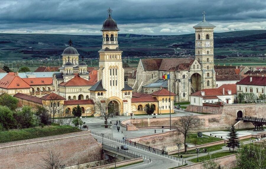 Sibiu: Alba Iulia and Corvin Castle Guided Tour - Why this day trip works from Sibiu