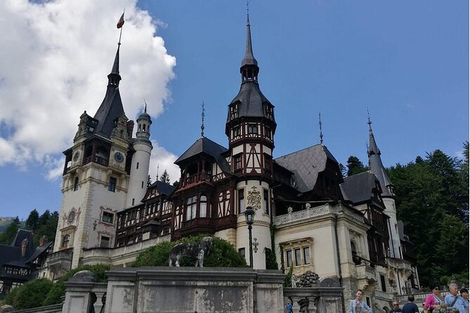 Sinaia and Brasov in one day - Three hours in Brasov’s old center