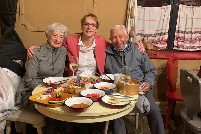 Street Food'n'Culture Tour - Historic villas and a changing capital