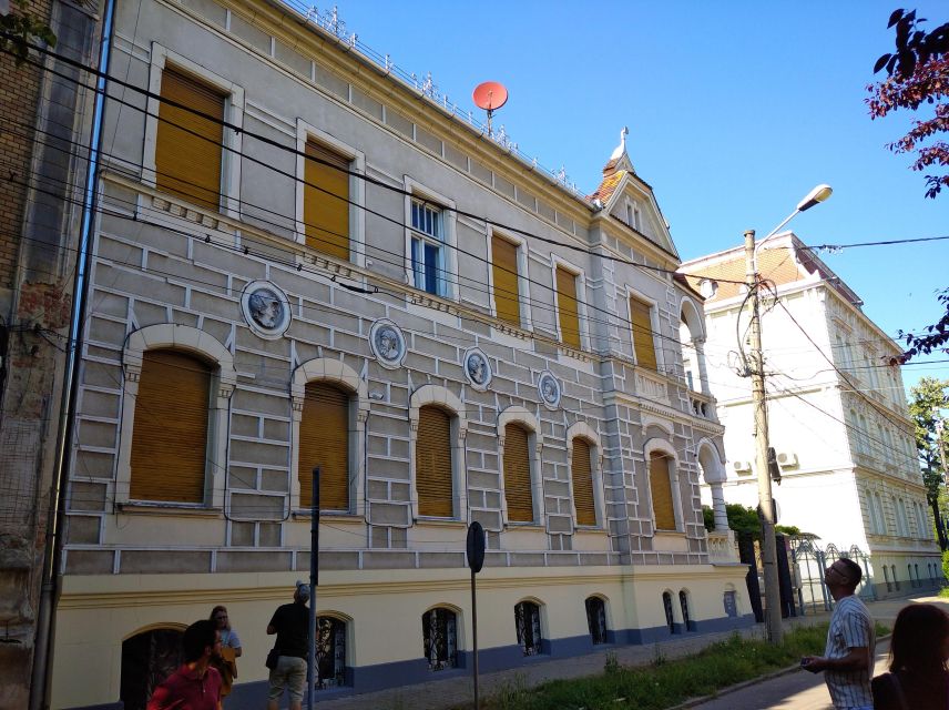 Timisoara Dream Tour in Elisabetin Neighborhood - Bălcescu Square and the Catholic church