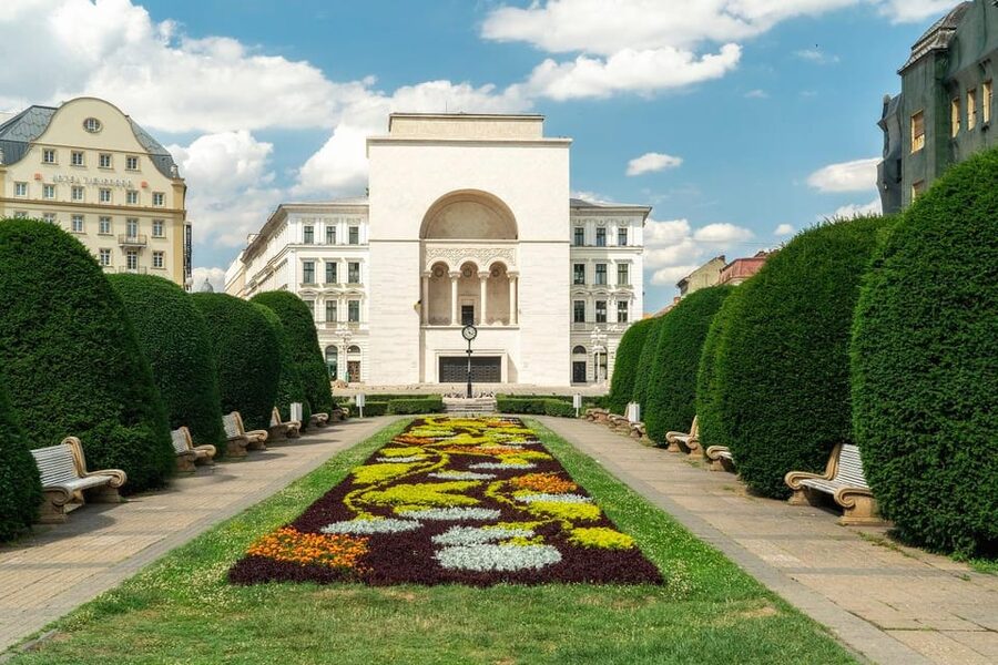 Timișoara Highlights - Walking Tour - Saint George Square, where facts get a local voice