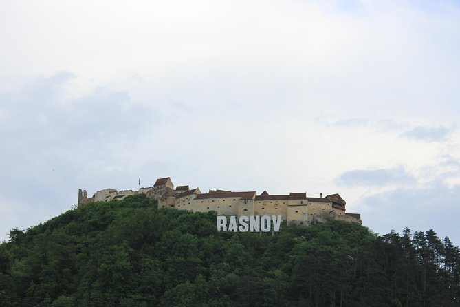 Tour of the 3 Castles: Bran, Rasnov and Peles in Spanish (native Spanish guide). - Seven hours in a private car or minibus
