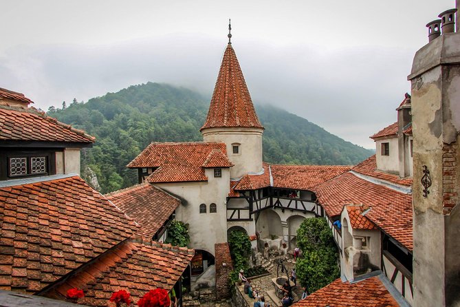Tour of the 3 Castles: Bran, Rasnov and Peles in Spanish (native Spanish guide). - Booking details worth checking first