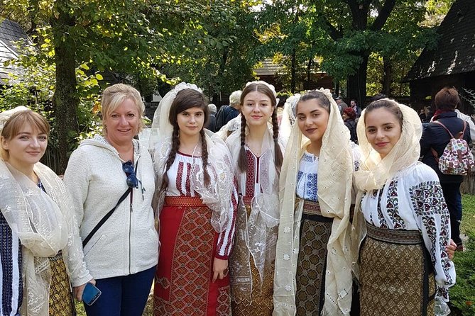 Traditions in Bucharest: Village Museum and Wine Tasting Tour - A short stop for handmade Romanian crafts