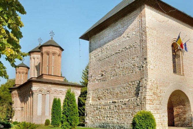 Vlad the Impaler Royal Court from Târgoviște, Peleș Castle and Dracula grave - Who will enjoy this tour most